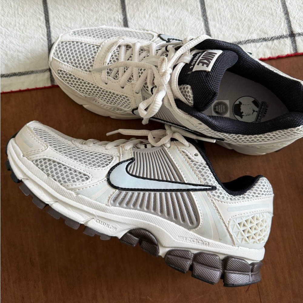 Nike vomero bowerman edition women’s size 8